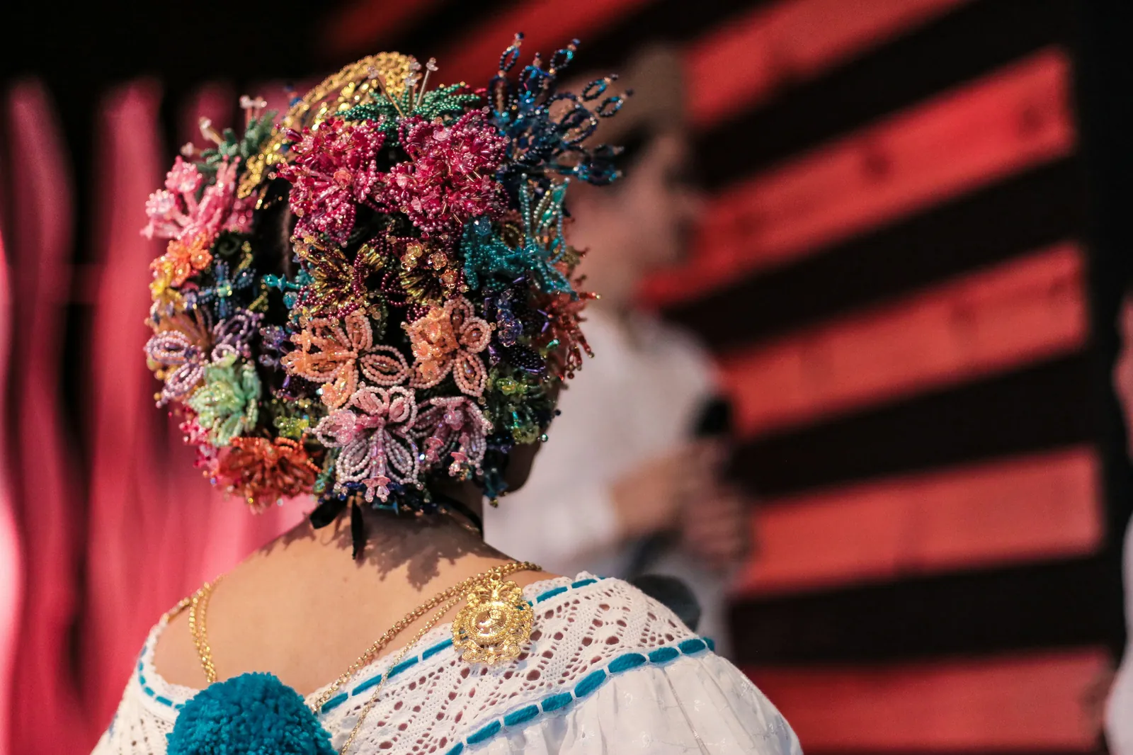 Flower headdress of a traditional pollera